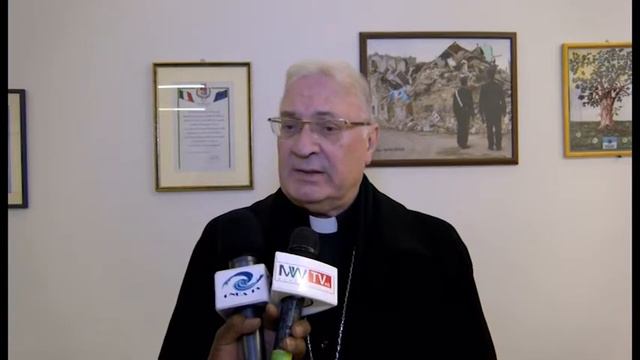 Cna - donati ai giovani libri sulla chiesa di Onna di monsignor Antonini смотреть онлайн