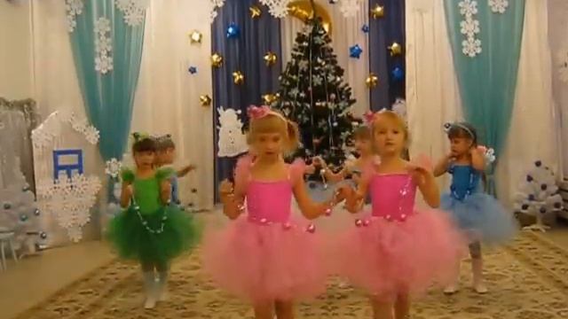 Танец "бусинок" старшая гр репетиция д/с №21 "Малышок" г.Новоалтайск смотреть онлайн