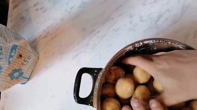 ЛАЙФХАК! Ненавидишь чистить картошку? Смотри самый быстрый способ почистить картошку без ножа! смотреть онлайн