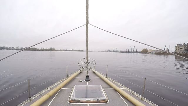 ? Рыбалка с яхты SPARTA. Ловля судака и окуня на джиг на реке Даугава. смотреть онлайн