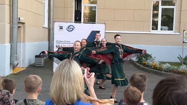 Праздник "Мы выбираем будущее". Рисунки на асфальте "Счастливое детство" смотреть онлайн