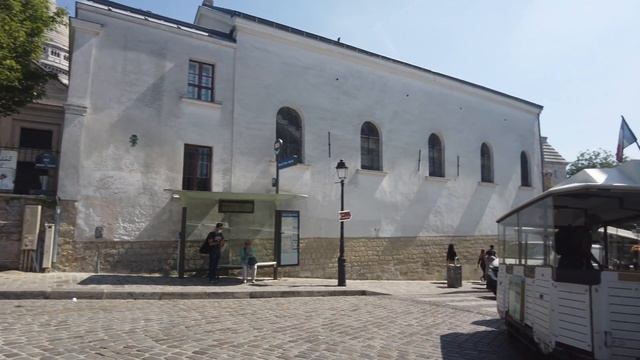 Place Du Tertre - Walk In Montmartre - Paris