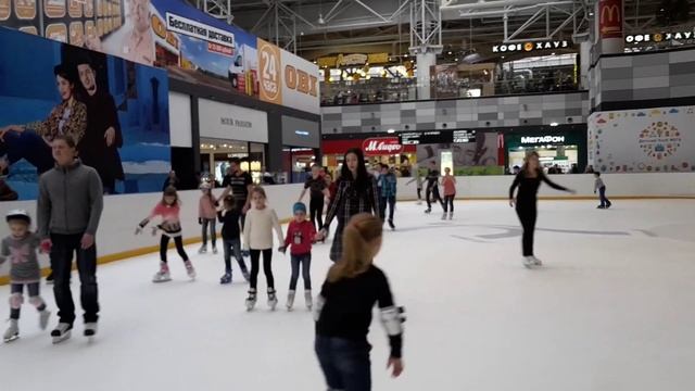 Ледовый каток мега Белая дача. Ice rink Mega Belaya Dacha смотреть онлайн