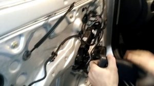 Как установить поставить стекло передних дверей VW PASSAT B5 B5+ (FL)montaz szyby drzwi przod!!!