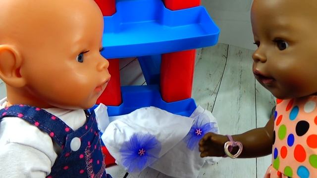 Беби Бон одежда - Выбираем Зимнюю Одежду. Куклы в магазине. Видео для девочек l #EllaTvShow смотреть онлайн