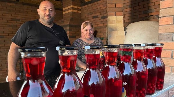 Муж и Жена Готовят вместе Варим Компот из вишни На ужин Ягнёнок в тандыре