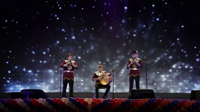 Инструментальное трио - Попурри / День матери, любви и красоты 2016 / Армяне Красноярска смотреть онлайн