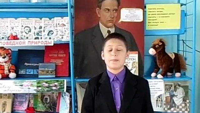 И. Безмылов читает отрывок из произведения «Это книжечка моя про моря и про маяк» В. В. Маяковского смотреть онлайн