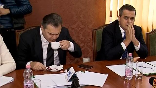 PD KUNDER PRESIDENTIT NISHANI I KERKON TE FIRMOSE KANDIDATUREN E ZHITIT PER NE VATIKAN LAJM смотреть онлайн