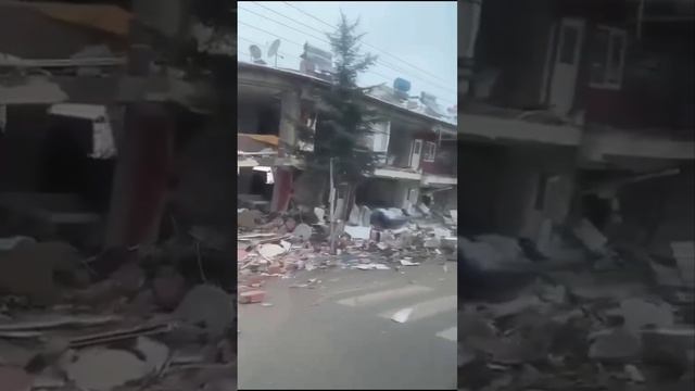 ??トルコの地震による死亡者数は 1,498 人に増加した。負傷者はの数は8,533人以上。 смотреть онлайн