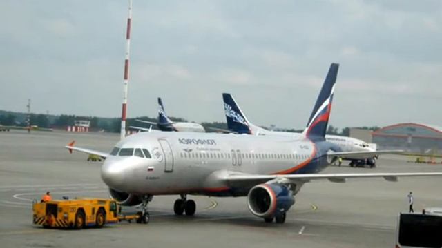 Самолёты в аэропорту(Aircraft At The Airport Airbus A-320,A-319) .wmv