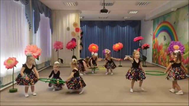 Танцевальный кружок / Танец "Бабочки" / Средняя группа смотреть онлайн