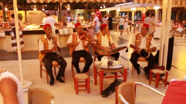 Ресторан. ДЕНЬ ТУРЦИИ.MOV смотреть онлайн