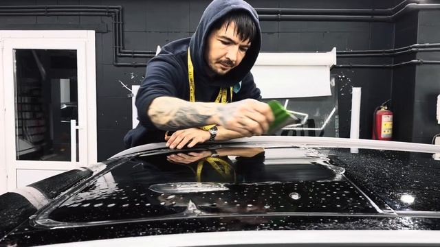 Оклеили лобовую часть Geely Coolray