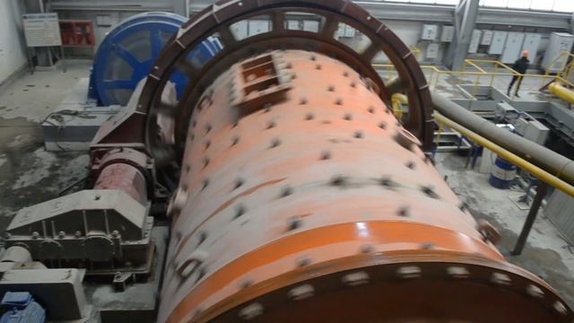 На фабрике Коммунаровского рудника смотреть онлайн