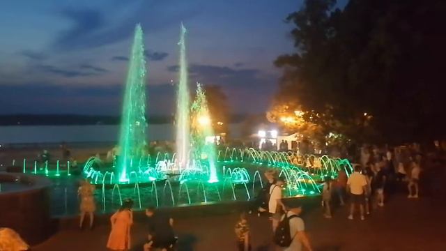 Красивый танцующий фонтан✌️ смотреть онлайн