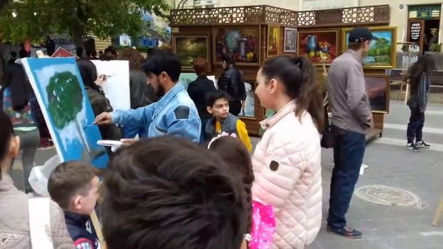 НА ОДНОЙ ИЗ ЦЕНТРАЛЬНЫХ УЛИЦ СОВРЕМЕННОГО БАКУ. смотреть онлайн
