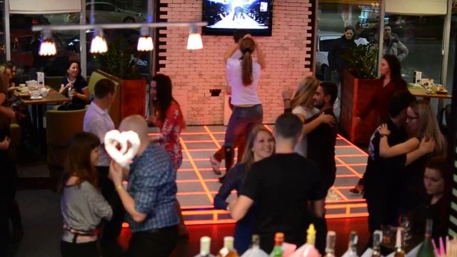 Танцы в Симферополе bachata вечеринка в Мураками 15.02.2015 смотреть онлайн