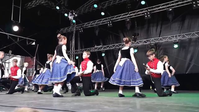 MINIFOLKIES - WIESN KUTSCHER - German Folk Dance