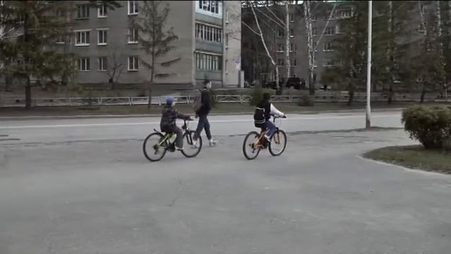 В Заречном велосипедисты и скутеристы создают опасность на дорогах смотреть онлайн
