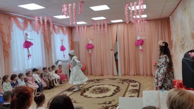 Утренник во второй младшей группе посвящённый 8 Марта! смотреть онлайн