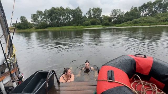 СПЛАВ НА ОГРОМНОМ ПЛОТУ | Поход с палатками | Сплав по реке Березина | Самый необычный День рождени смотреть онлайн