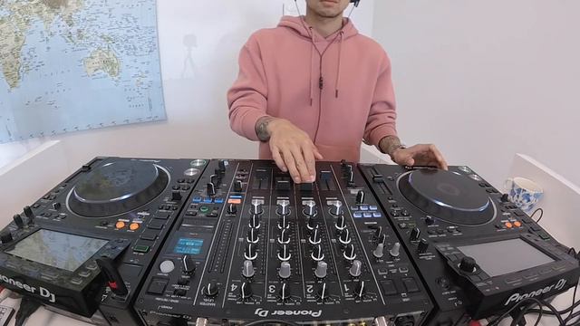 Bassjackers - Les Pays Bass Radio 002 смотреть онлайн
