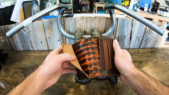 Salmon Alligator Leather Mini Long Chain Wallet смотреть онлайн