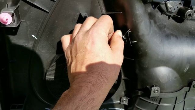 Not Step by Step: 2013 Kia Sorento - Fuel Door Switch and Window Switch смотреть онлайн