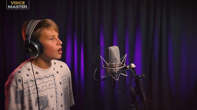 Леонардо Хенер Мендоза - Русский вальс (муз. - Пахмутова А., сл. - Добронравов Н.) смотреть онлайн