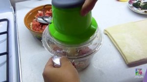 Измельчитель"МОЛНИЯ" В МИГ НАРУБИЛ МЯСО В ФАРШ! Мясной рулет из слоёного теста!