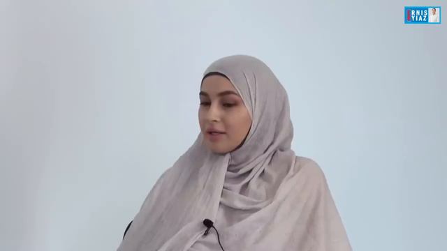 Атеист жана мусулман кыз / Аллах тууралуу талкуу / Кыргызча котормо смотреть онлайн