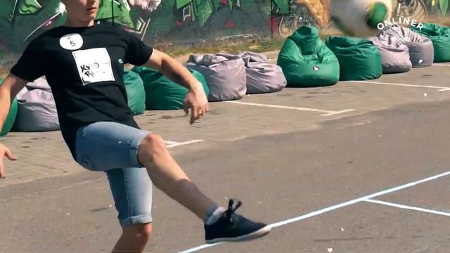 ДВОРОВЫЕ ИГРЫ НАШЕГО ДЕТСТВА: КАЗАКИ-РАЗБОЙНИКИ, КЛАССИКИ, КВАДРАТ, ВЫШИБАЛЫ, ДОГОНЯЛКИ смотреть онлайн
