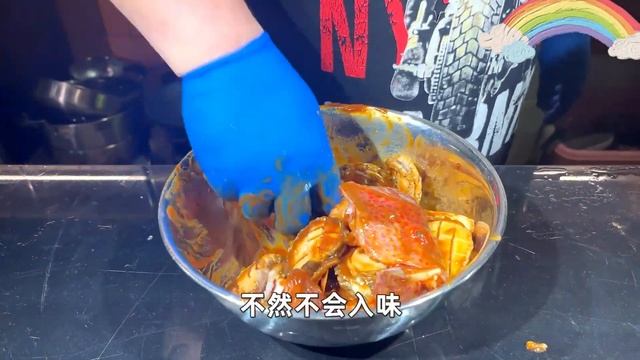 石斑魚中的皇后野生超大側牙鱸，果斷的一魚兩吃，配角鮑魚搭配大石斑魚焗太美味！【Amoy硬邦帮】 смотреть онлайн