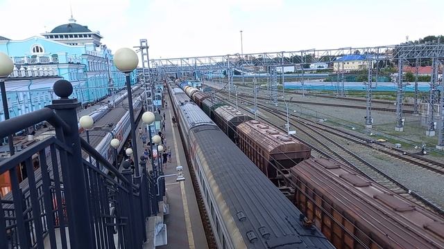 ЭП2К-312 с редким поездом №907 Чита-Екатеринбург + ВЛ10К-1094 со сборным грузовым составом. смотреть онлайн