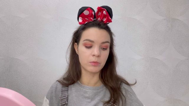 🎄SIMPLE XMAS GLITTER MAKEUP 💋✨ смотреть онлайн