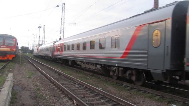 Отправление ЭП1М-750 с поездом№247С Анапа-СПБ со станции Россошь ЮВЖД 29.08.2017 смотреть онлайн