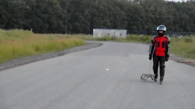 Байкер с санками - ищем снег! смотреть онлайн
