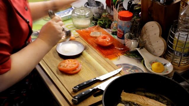 Сибас жареный с карамелизованными томатами | Экзотично смотреть онлайн