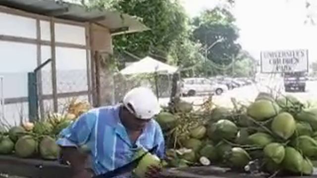 Coconut Man - How to cut a Coconut смотреть онлайн