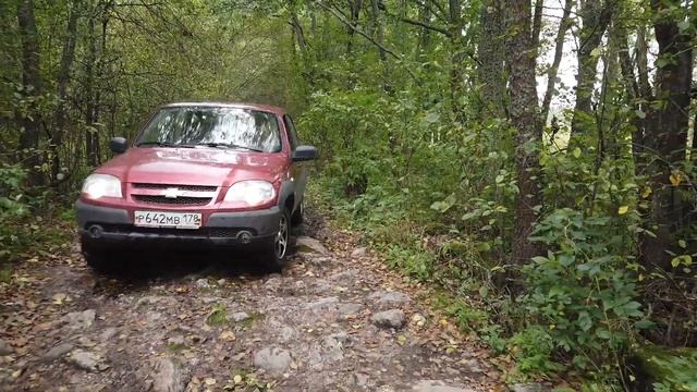 По старой финской дороге. Шевроле Нива и УАЗ Патриот. смотреть онлайн