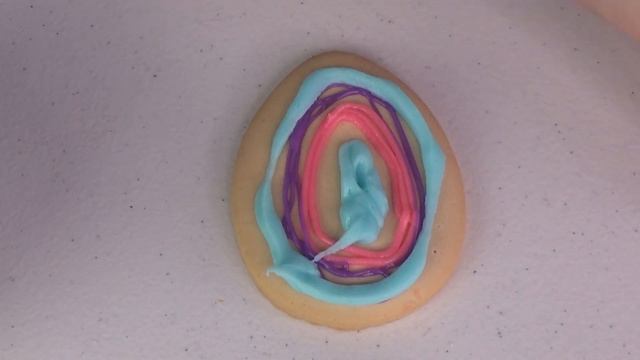 Decorating Crayola Tie Dye Cookie Easter Eggs with Granny McDonald смотреть онлайн