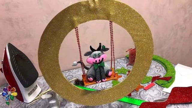 Рождественский венок с символом 2024 года из фоамирана. Новогодние украшения. Поделка на Рождество смотреть онлайн