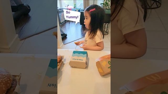 Toddler Picked Winner | McDonald's Big Mac vs. Filet-O-Fish vs. Chicken McNuggets! #teigan смотреть онлайн