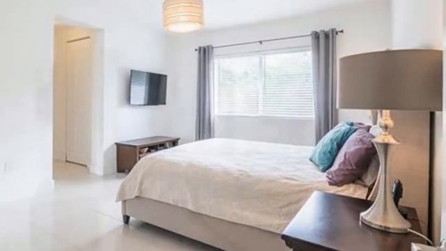 Berkshire Hathaway HomeServices Florida Realty - 6744 Magnolia Ct смотреть онлайн