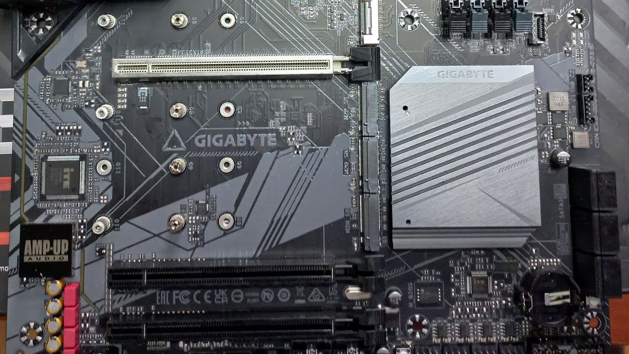 Про материнскую плату Gigabyte Z690 GAMING X DDR4 и подключение SATA устройств смотреть онлайн