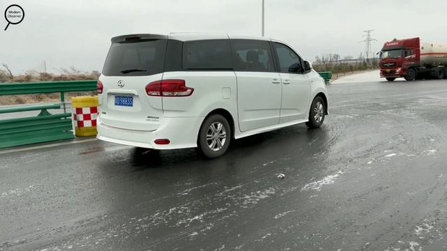 Streets frozen, cars sliding in China! Freezing rain causing chaos in many cities смотреть онлайн