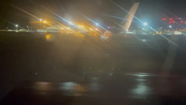 Luxair Luxembourg Airlines Boeing 737-700W night landing at Luxembourg-Findel airport (Luxembourg) смотреть онлайн
