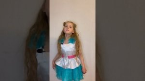 «Мамино сердце» исполняет Виктория Сивкова, 7 лет