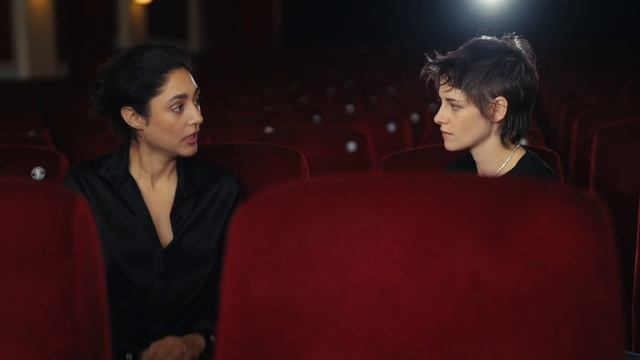 Kristen Stewart and Golshifteh Farahani — Berlin 2023 — CHANEL and Cinema смотреть онлайн